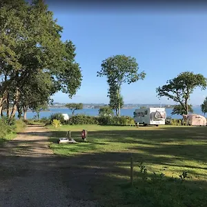 Campingplatz Camping Les Pieds Dans L'eau, Crozon